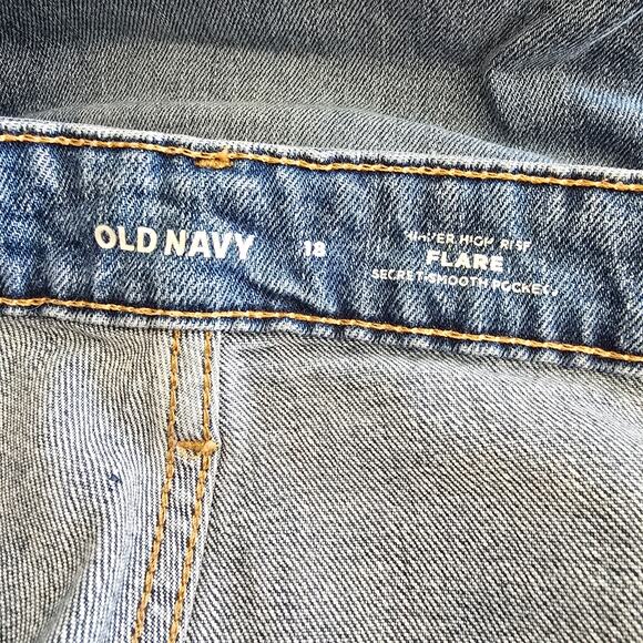 EUC Old Navy Super High Rise FLARE Jeans Secret Smooth Pockets Plus Size 18 - Picture 2 of 8